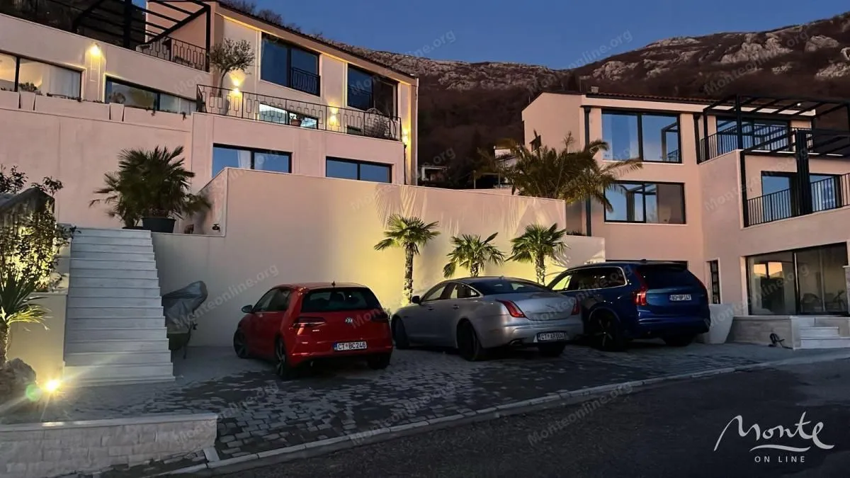 Sale, house, 330m², Kuljače, Budva