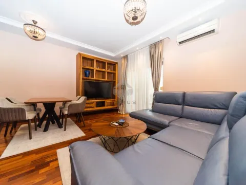 Izdavanje, dvosoban stan, 70m², City Kvart, Podgorica - image 1