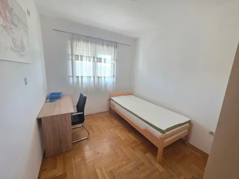 Izdavanje, dvosoban stan, 70m², Stari Aerodrom, Podgorica - image 10