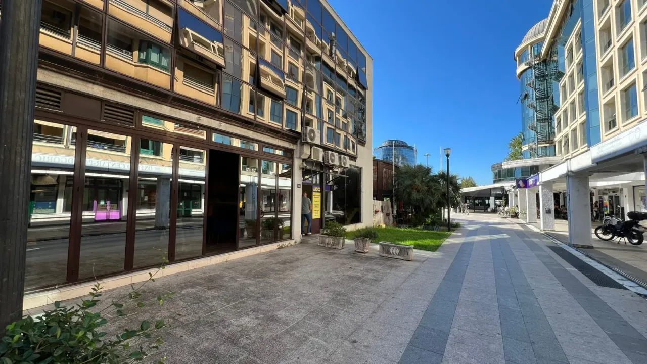 Izdavanje, poslovni prostor, 78m², Kruševac, Podgorica