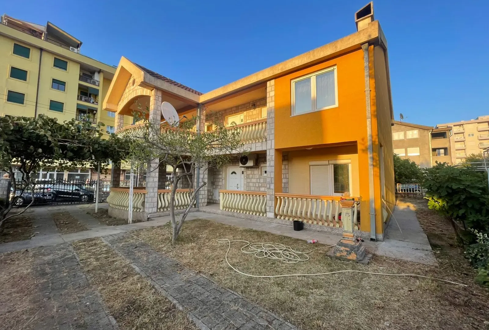 Izdavanje, kuća, 250m², Stari Aerodrom, Podgorica