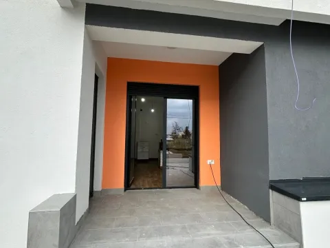 Prodaja, jednosoban stan, 40m², Šušanj, Bar - image 5