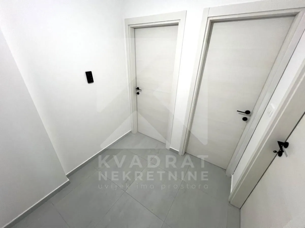 Izdavanje, jednosoban stan, 40m², Stari Aerodrom, Podgorica