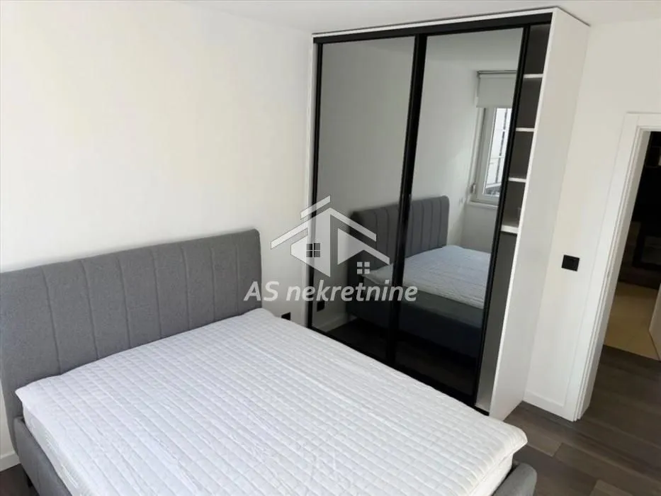 Rent, four bedroom apartment, 80m², Savski Venac, Beograd