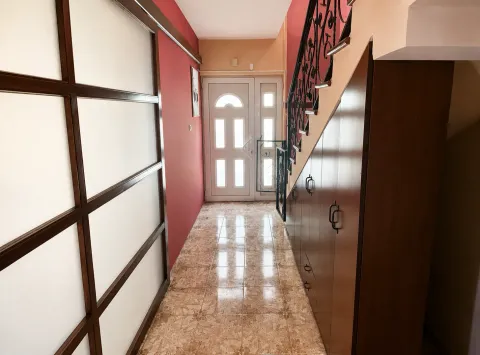 Izdavanje, kuća, 200m², Donja Gorica, Podgorica - image 10