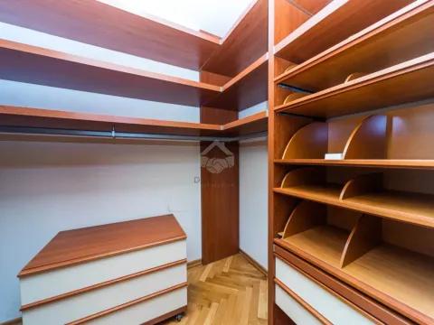 Prodaja, četvorosoban stan, 355m², Preko Morače, Podgorica - image 9