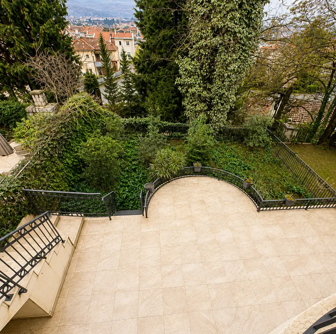 Izdavanje, kuća, 400m², Gorica C, Podgorica