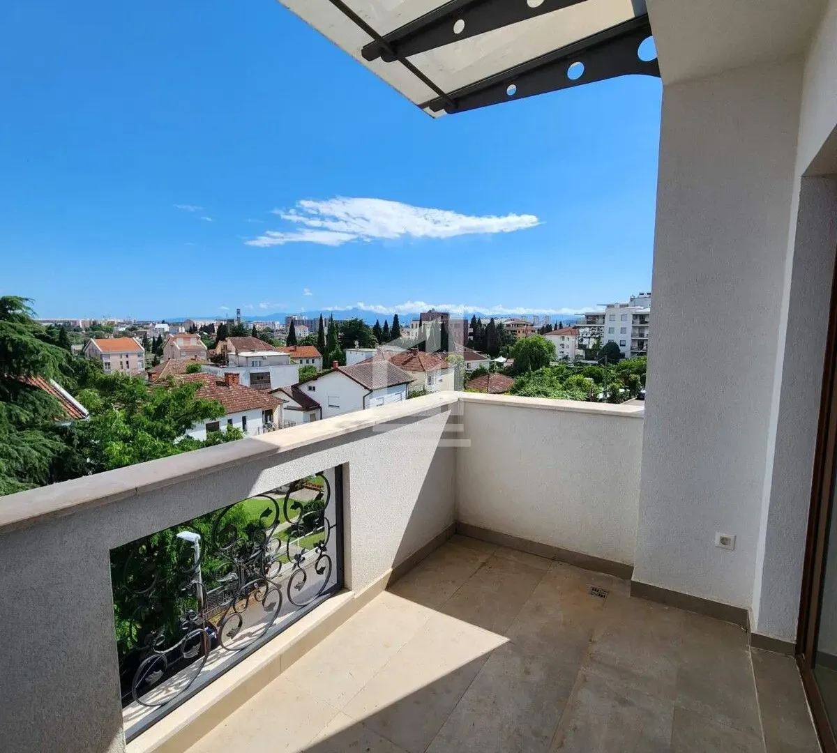 Prodaja, četvorosoban stan, 164m², Gorica C, Podgorica