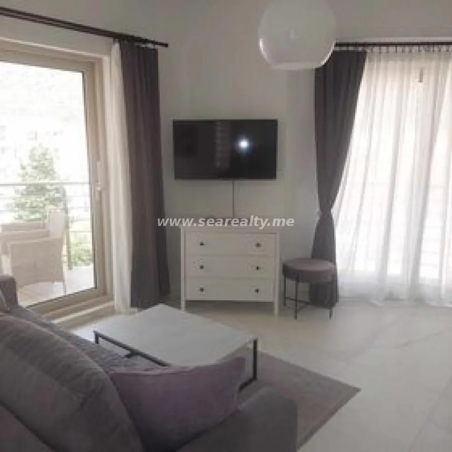 Izdavanje, dvosoban stan, 64m², Budva, Crna Gora
