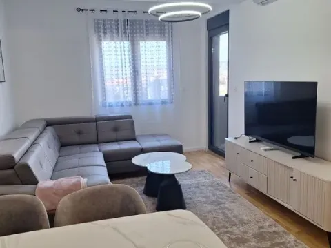 Rent, one bedroom apartment, 43m², Stari Aerodrom, Podgorica - image 2