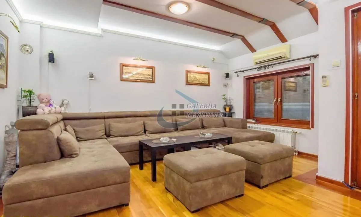 Prodaja, četvorosoban stan, 104m², Stari Grad, Beograd