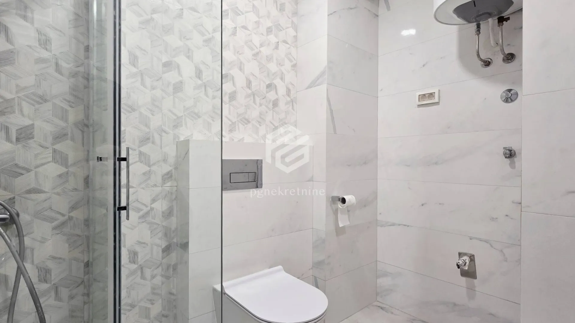 Izdavanje, dvosoban stan, 71m², Central Point, Podgorica