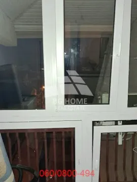 Pogled kroz prozore sa belim PVC okvirima. - image 17