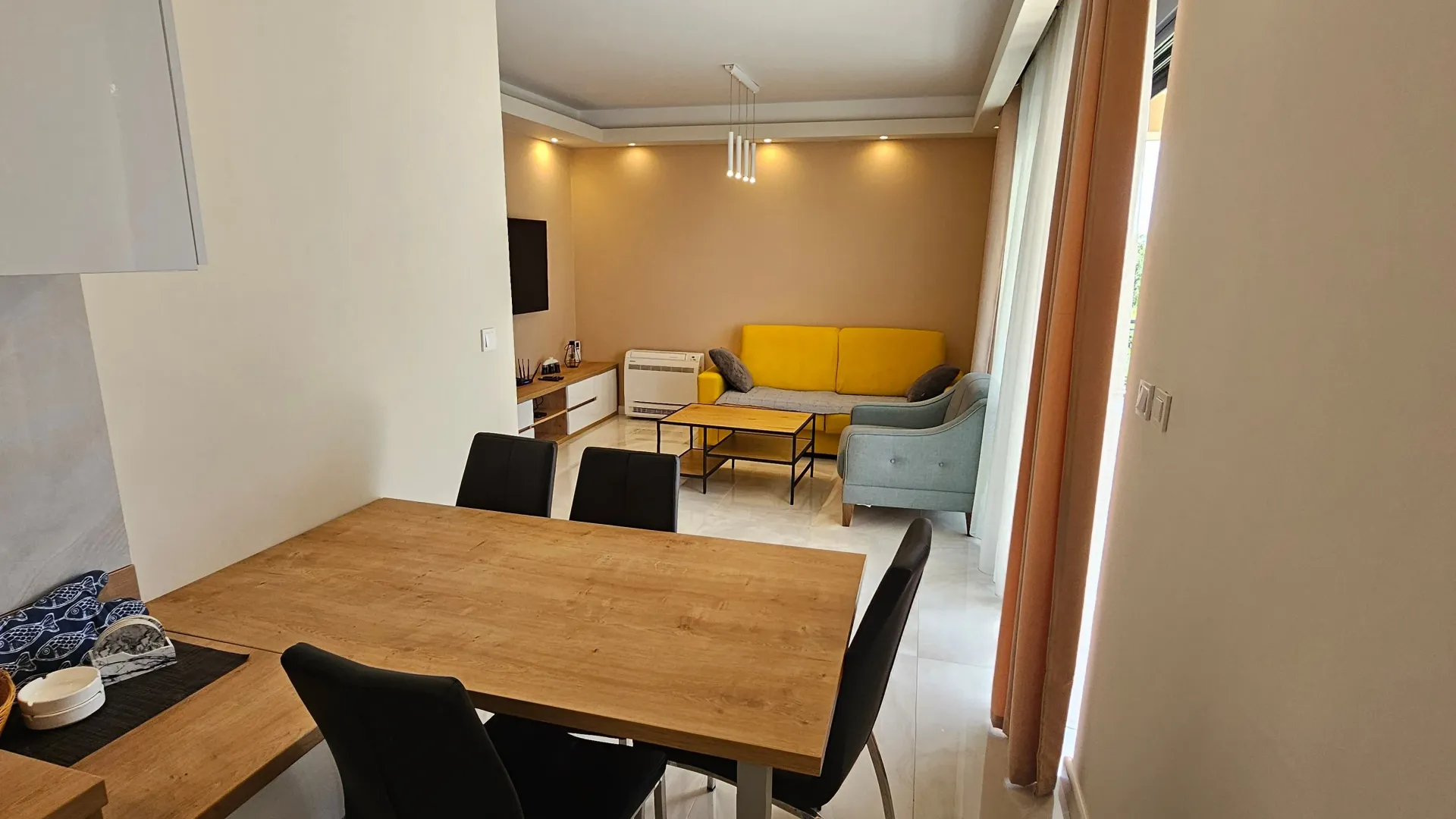 Izdavanje, dvosoban stan, 55m², Kalimanj, Tivat