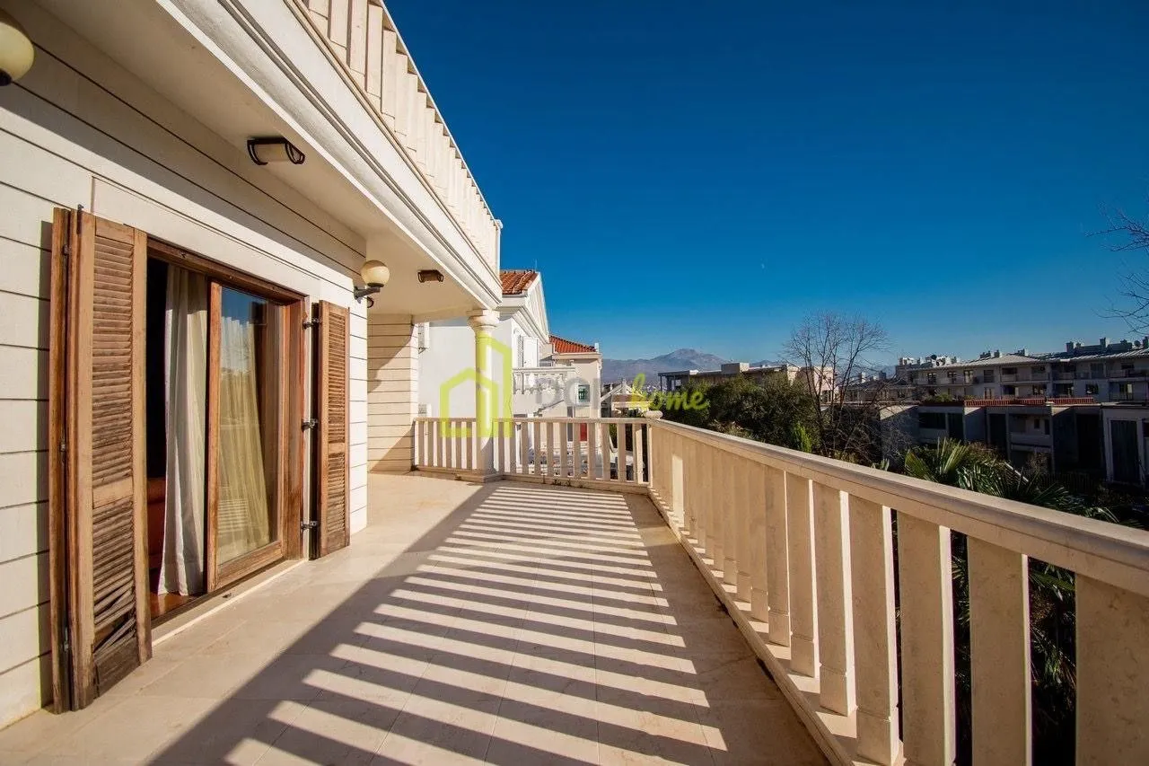 Prodaja, kuća, 750m², Pod Goricom, Podgorica