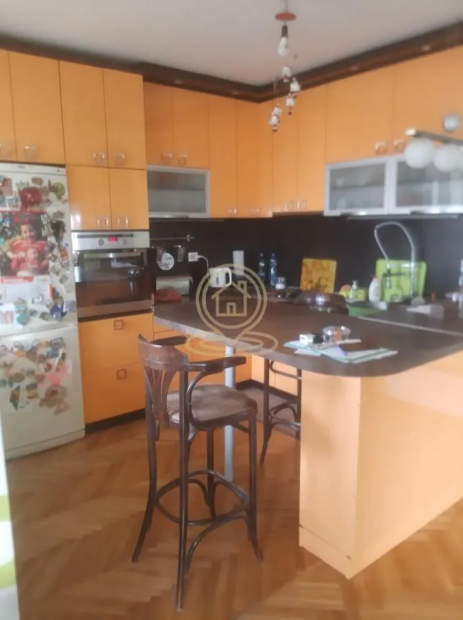 Prodaja, trosoban stan, 80m², Centar, Pančevo