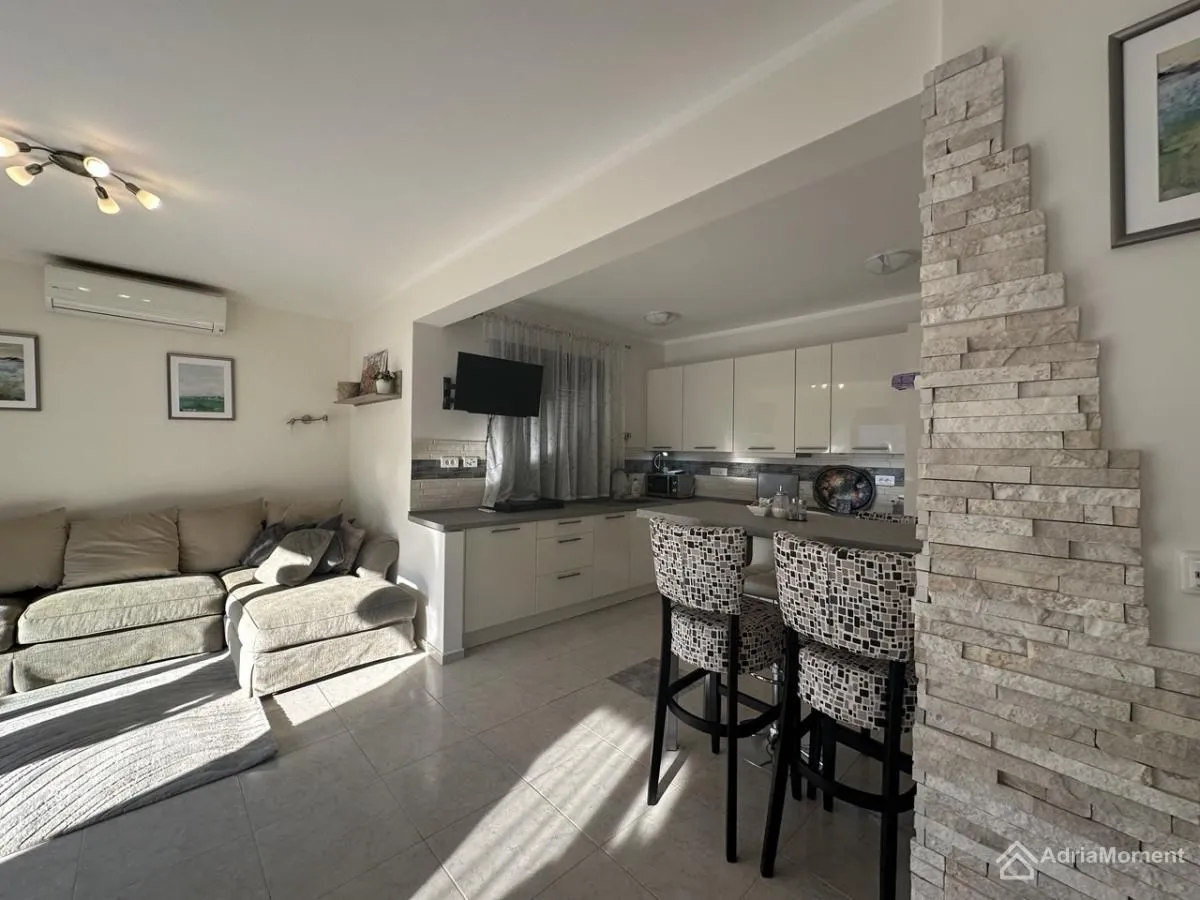 Prodaja, dvosoban stan, 75m², Dobrota, Kotor