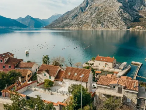 Prodaja, kuća, 380m², Ljuta, Kotor