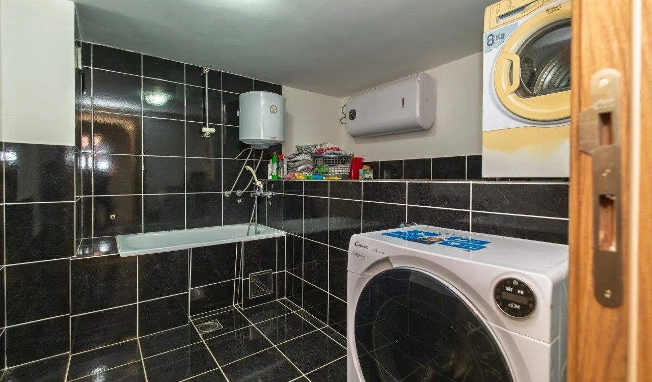 Rent, house, 280m², Gorica C, Podgorica
