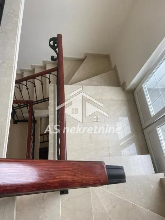 Izdavanje, trosoban stan, 62m², Fon (Fon - Bilećka), Voždovac Sve Podlokacije