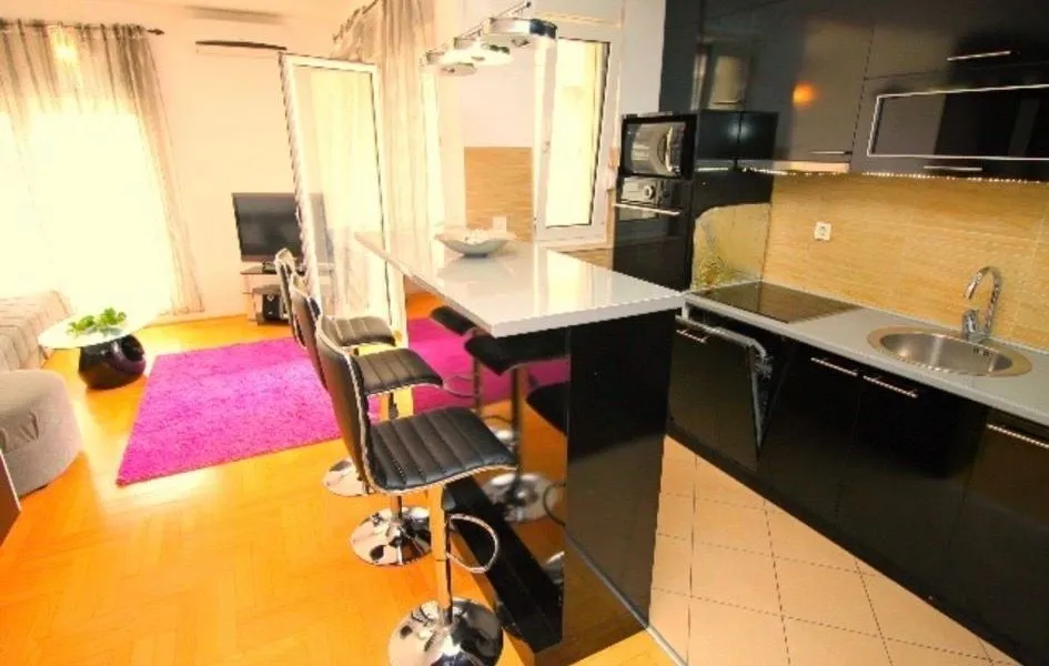 Rent, two bedroom apartment, 73m², Mainski Put, Budva