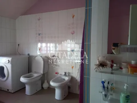 Izdavanje, trosoban stan, 110m², Zemun Kalvarija, Zemun Sve Podlokacije - image 13