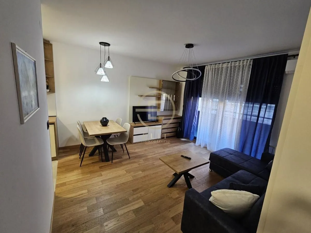 Izdavanje, dvosoban stan, 43m², Sajmište, Novi Sad