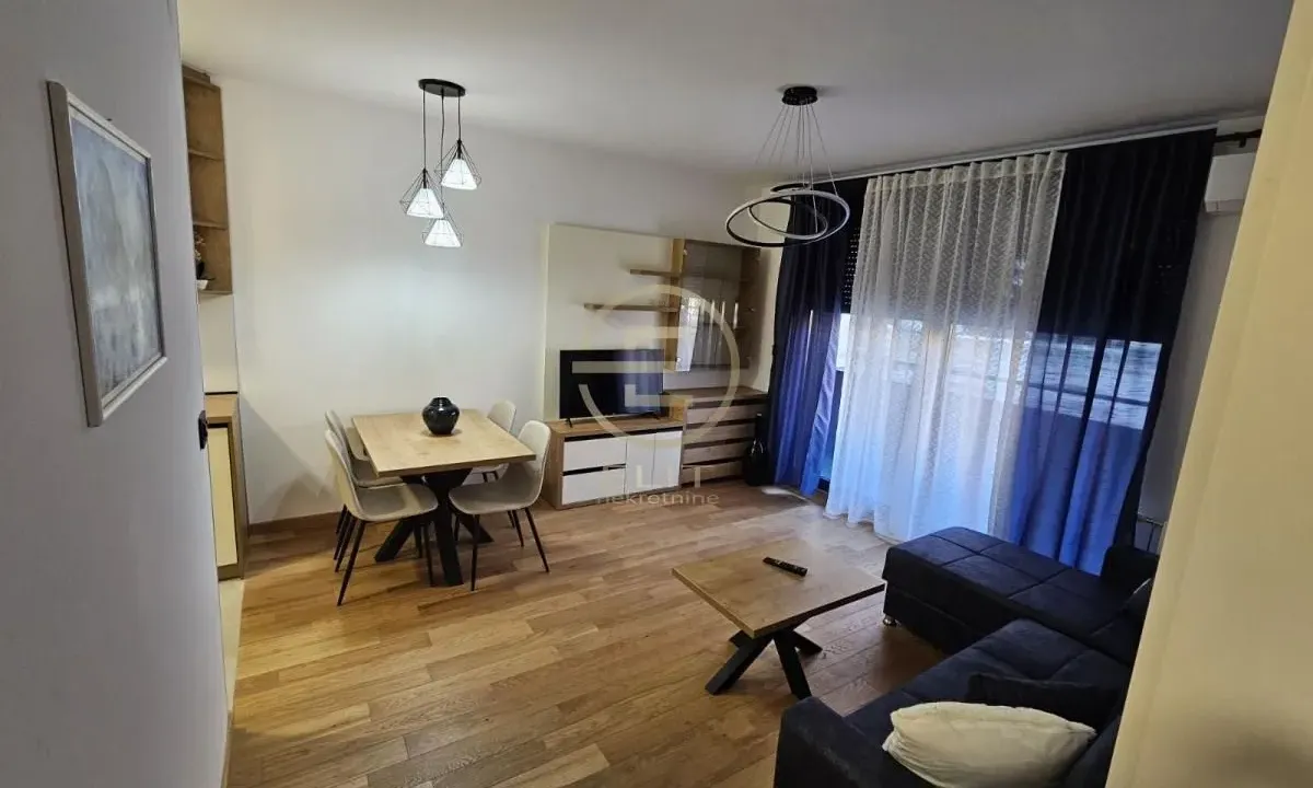 Izdavanje, dvosoban stan, 43m², Sajmište, Novi Sad