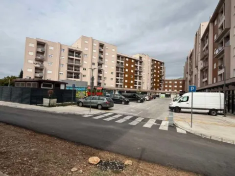 Izdavanje, jednosoban stan, 47m², Stari Aerodrom, Podgorica - image 12