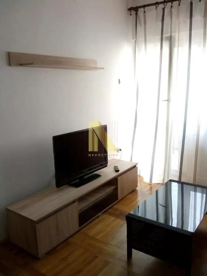 Izdavanje, jednosoban stan, 35m², Socijalno, Novi Sad Sve Podlokacije