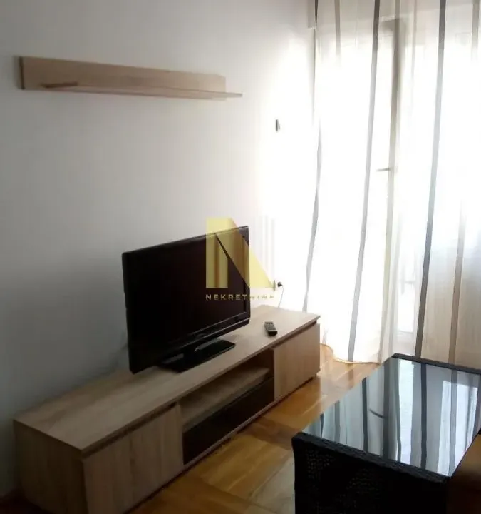 Izdavanje, jednosoban stan, 35m², Socijalno, Novi Sad Sve Podlokacije