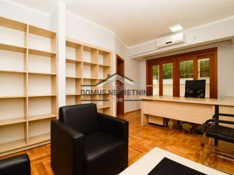 Izdavanje, poslovni prostor, 40m², Gorica C, Podgorica - image 2