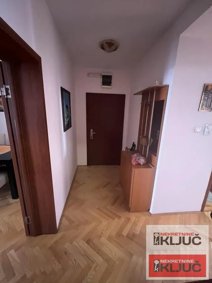 Prodaja, trosoban stan, 73m², Rotkvarija, Novi Sad Sve Podlokacije