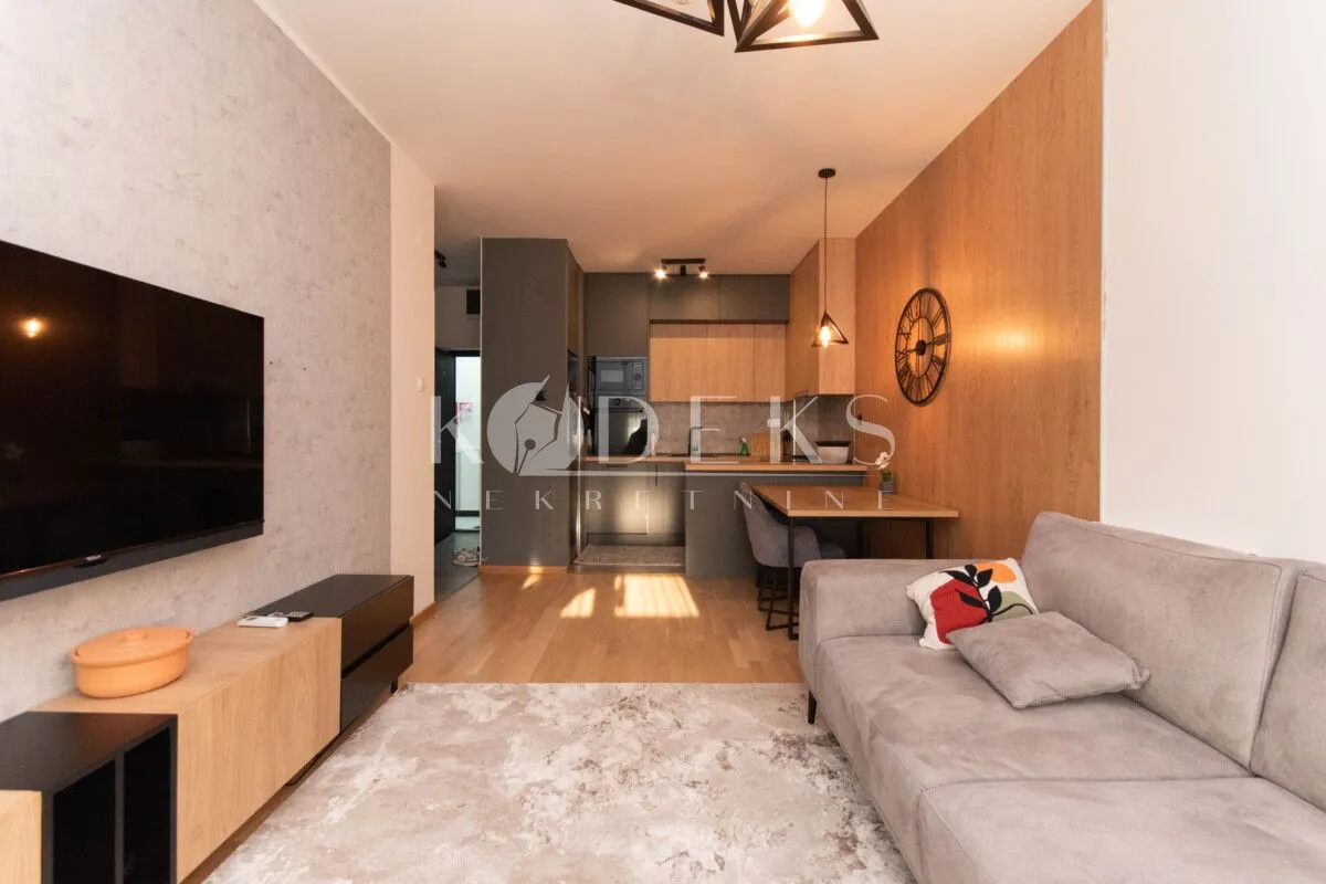 Izdavanje, jednosoban stan, 42m², Pobrežje, Podgorica