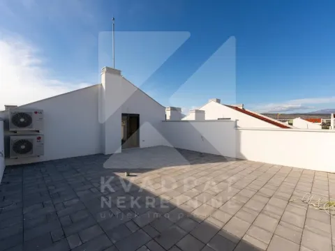 Izdavanje, trosoban stan, 208m², Zabjelo, Podgorica - image 15