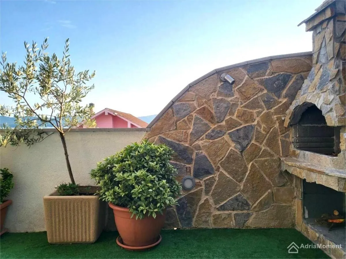 Prodaja, dvosoban stan, 83m², Kalimanj, Tivat