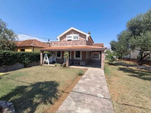 Rent, house, 120m², Tološi, Podgorica