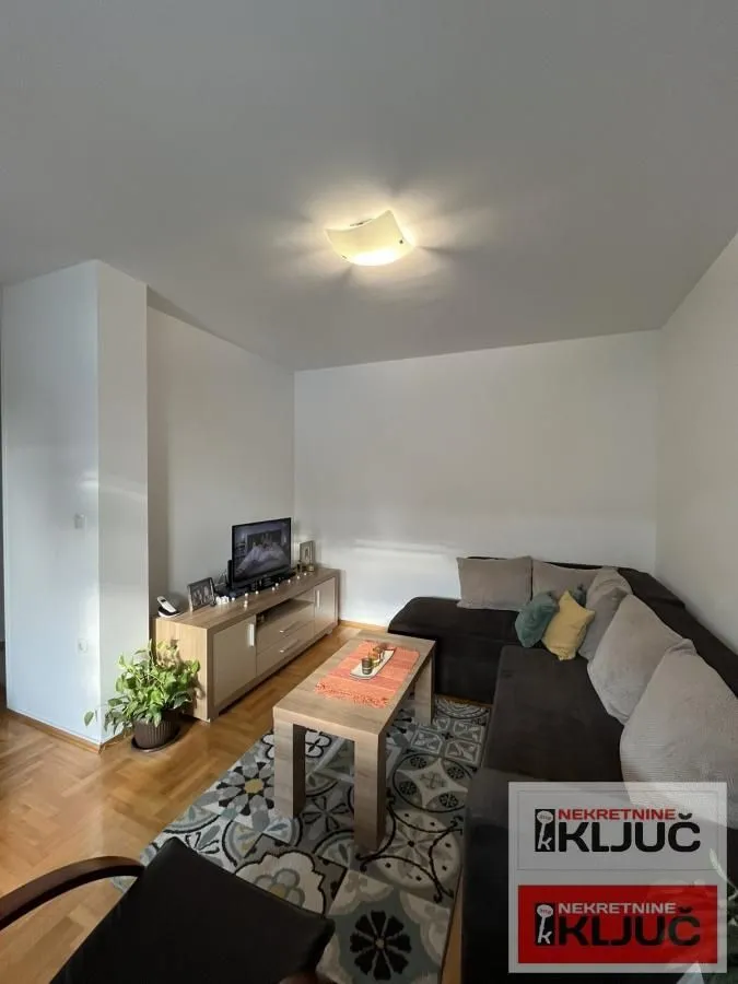 Prodaja, četvorosoban stan, 77m², Bulevar patrijarha Pavla, Novi Sad Sve Podlokacije