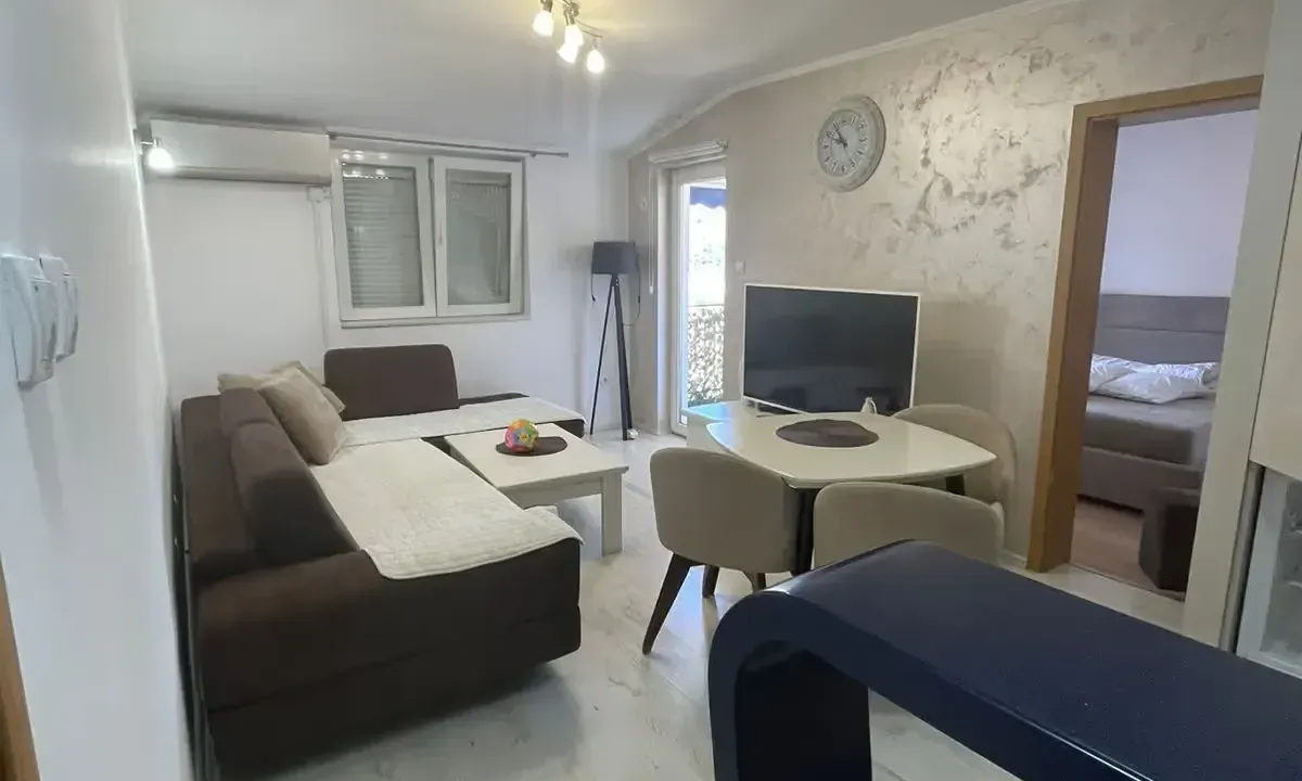 Izdavanje, stan, 50m², Kotor, Crna Gora