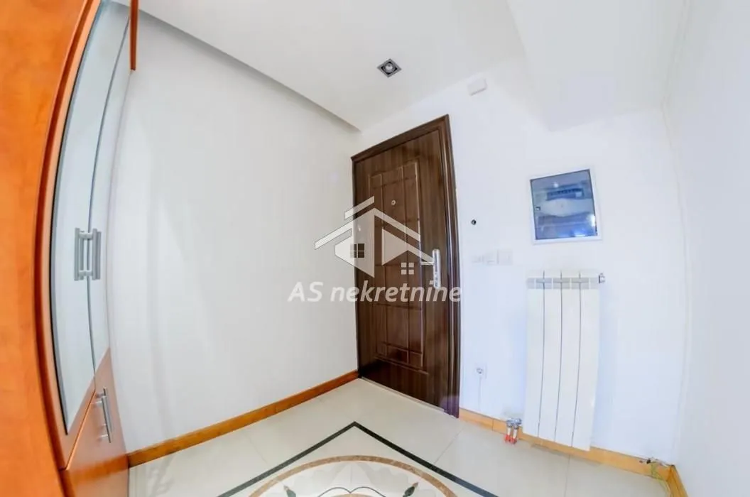 Izdavanje, trosoban stan, 100m², Savski Venac, Beograd