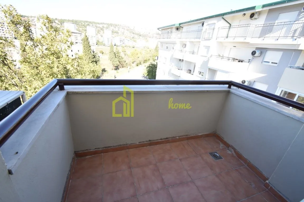 Izdavanje, dvosoban stan, 60m², Centar, Podgorica