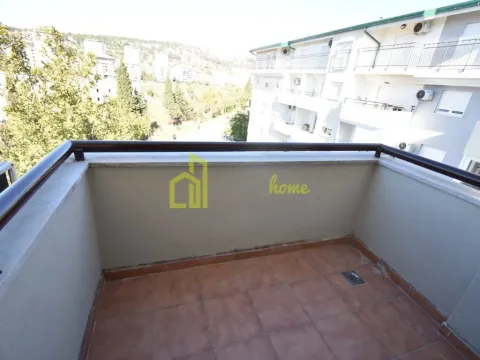 Izdavanje, dvosoban stan, 60m², Centar, Podgorica - image 10