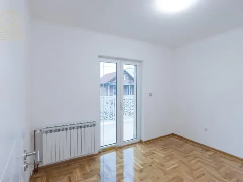 Rent, house, 417m², Jajinci, Voždovac Sve Podlokacije - image 12