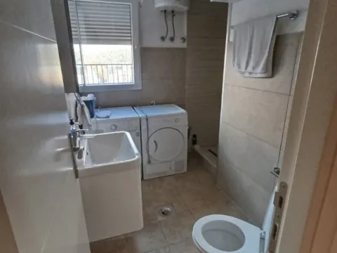 Izdavanje, jednosoban stan, 45m², Centar, Podgorica - image 12