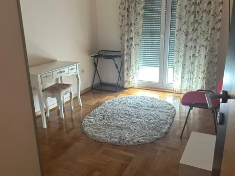 Izdavanje, trosoban stan, 84m², Tuški Put, Podgorica - image 4