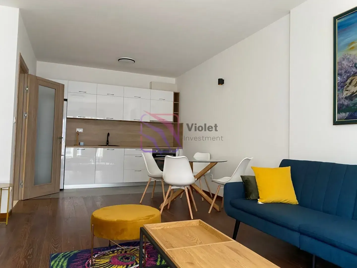 Living room with kitchen and dining area in a modern apartment.