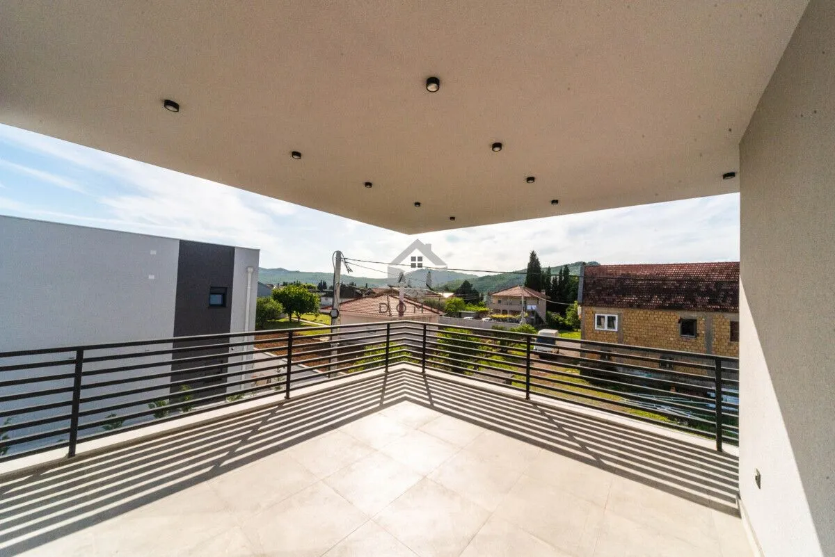 Rent, house, 225m², Gornja Gorica, Podgorica