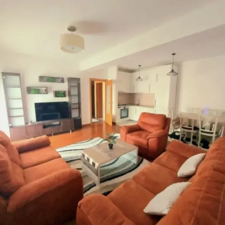 Izdavanje, jednosoban stan, 65m², Pobrežje, Podgorica