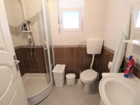 Izdavanje, kuća, 90m², Sutomore, Bar - image 9