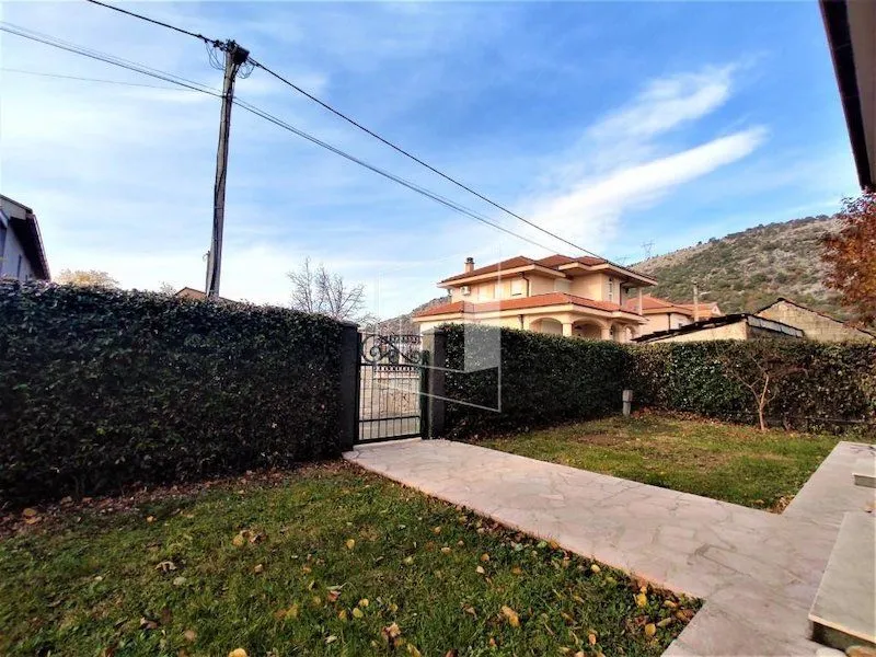 Rent, house, 180m², Mareza, Podgorica